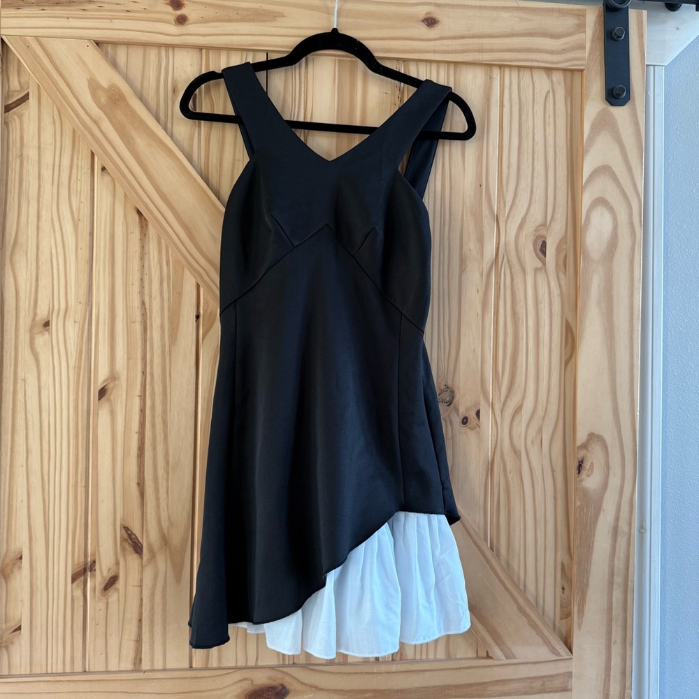 Venus black and white dress size 6